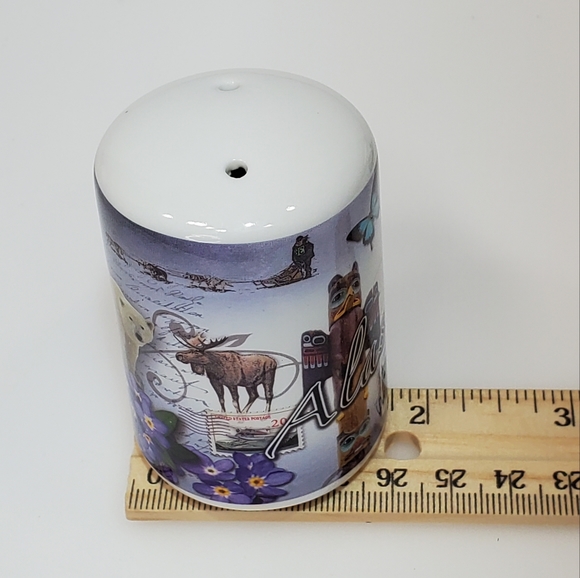 Alaska Salt and Pepper Shakers - Picture 7 of 15